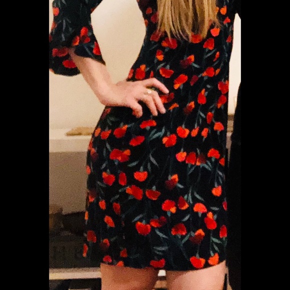 Wonderful dress - Picture 2 of 5